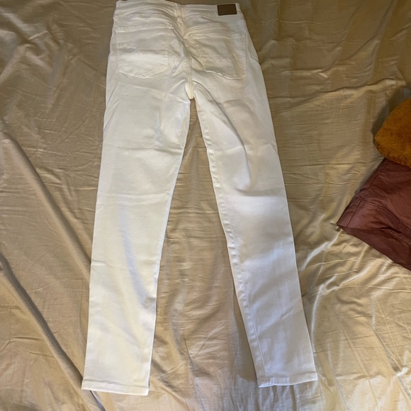 American Eagle Hi-Rise Jegging in White - Picture 2 of 2